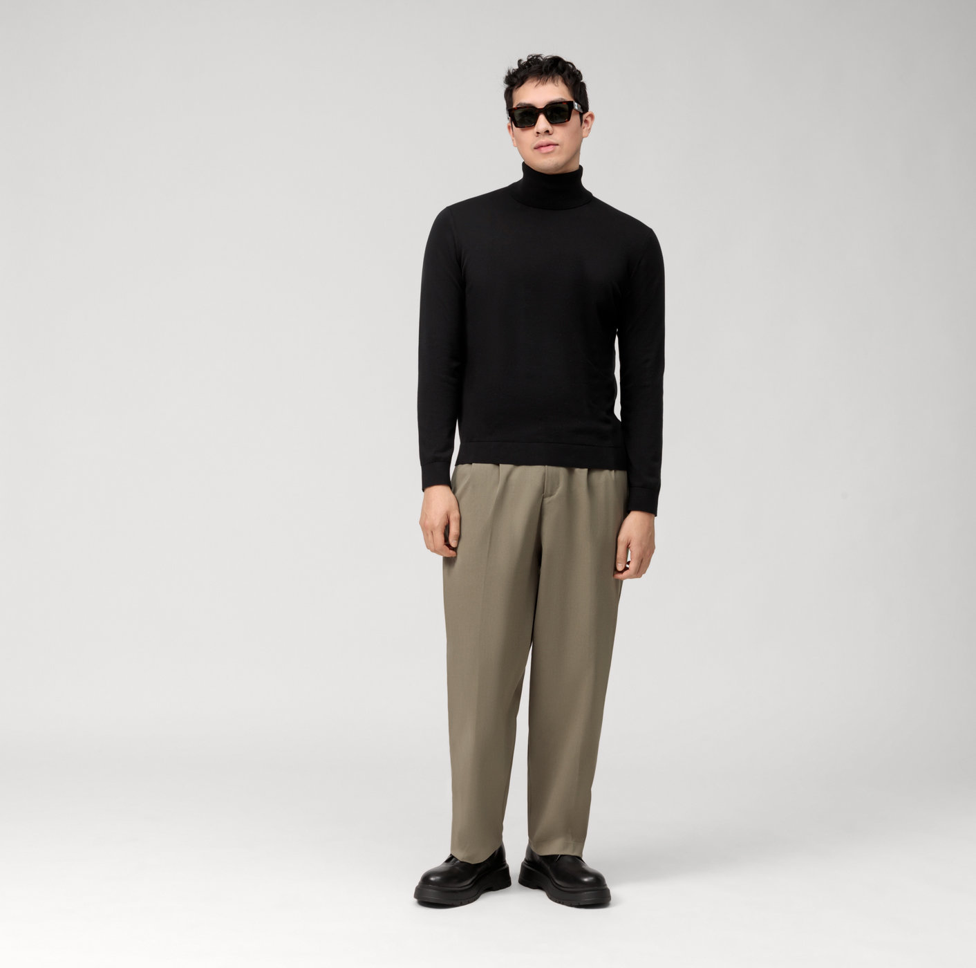 Black 2024 turtleneck pullover