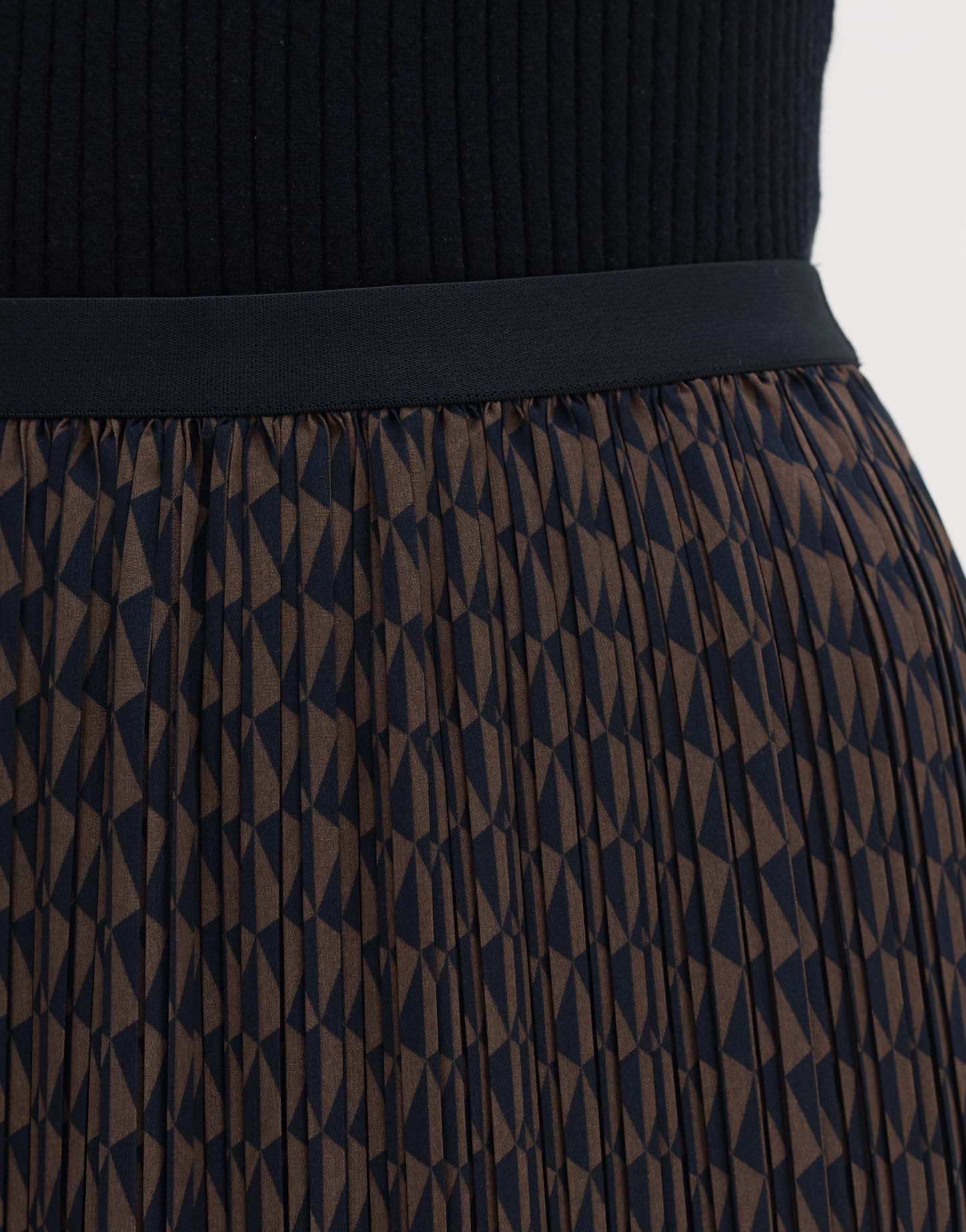 Black pleated sale skirt brown