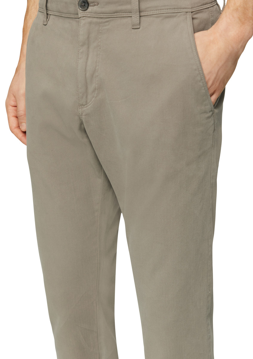 s.Oliver Red Label Regular Fit: Strukturierte Chino aus Baumwollstretch - grün (7906)